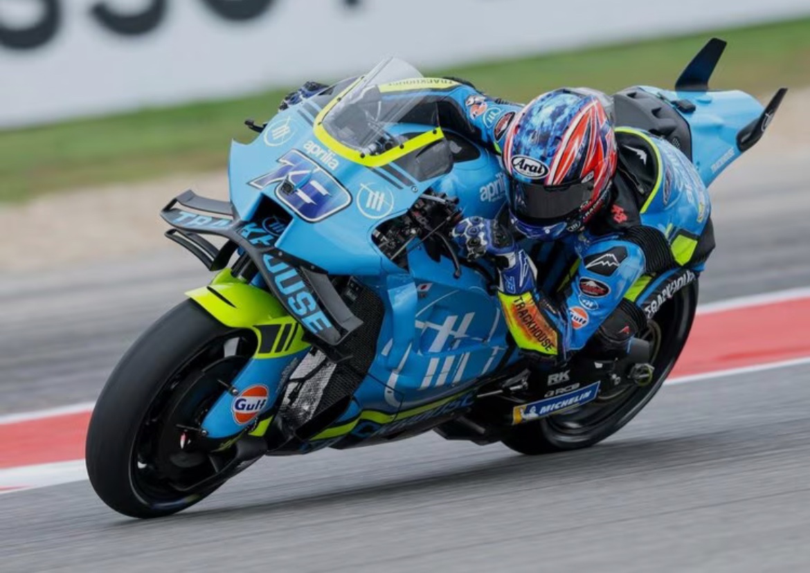 nashimurakasm2's tweet photo. MotoGPフランスGPはApriliaの1-2-3で小椋藍が3位！
小椋藍選手、MotoGPクラスで初の表彰台おめでとうございます😭🎈🎊🍾 https://t.co/suvYz56alA