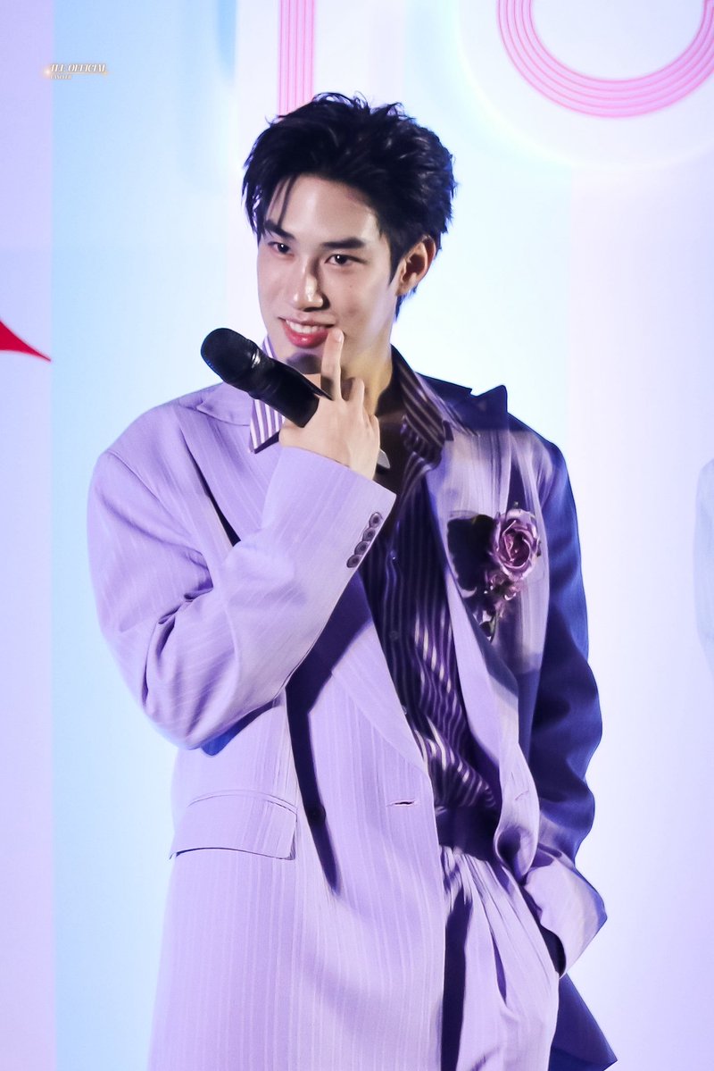 10.05.2026 : Summer boy สีม่วงงง💜🤍

KNPTFO CENTRAL SUMMERBOY
#ลูกรักพี่เซ็นทรัล

#TleFirstone #เติ้ลเฟิร์สวัน  #TLE_mtm ♡