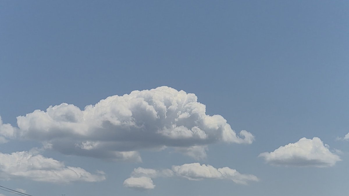 買い物帰りのオレンジの夕空と昼間の雲…☁
#MothersDay
