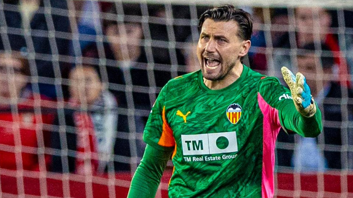 navi2004vcf's tweet photo. A este hombre habrá que reconocerle que está siendo determinante para cumplir el objetivo de la salvación. Dimitrievski. 🦇 https://t.co/LrKqV9ednY