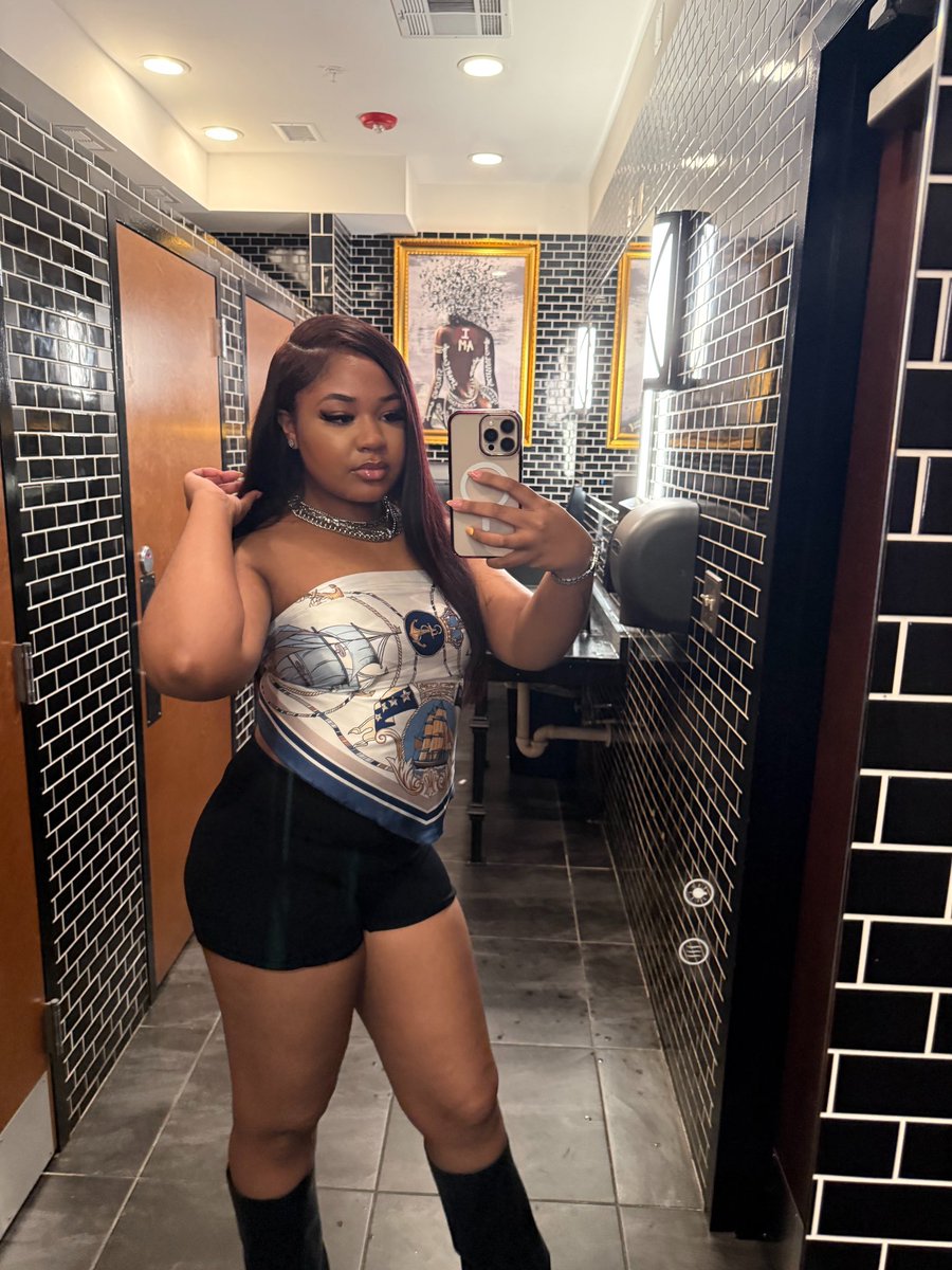 ur dream girl tweet media