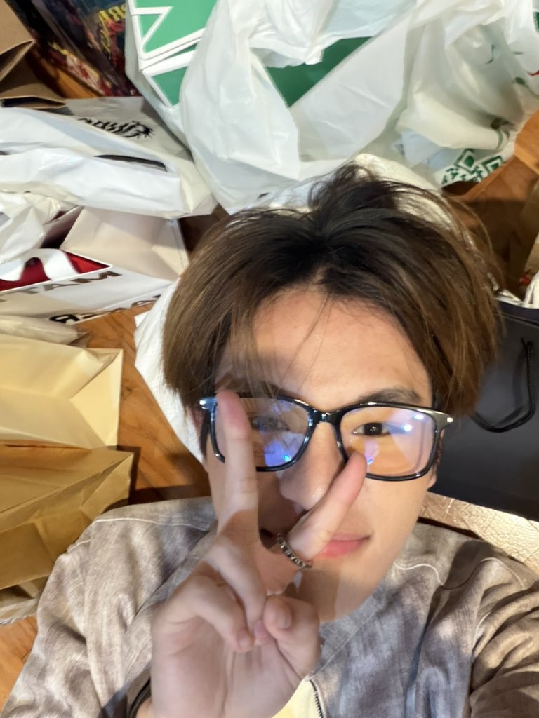 เจมส์เองครับ🦋 tweet media
