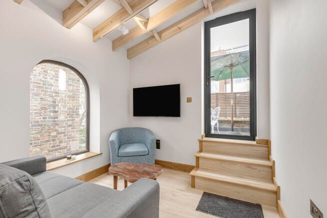 LookProperty's tweet photo. TO LET 🏡

Cephas Avenue, Stepney 📍

£2,900pcm 💷

A unique opportunity for an individual, two sharers a couple or a family l to rent this stunning three-bedroom newly converted marionette over two floors with a rooftop terrace.

https://t.co/euPkiCDtEU https://t.co/mYE1mnbpaO