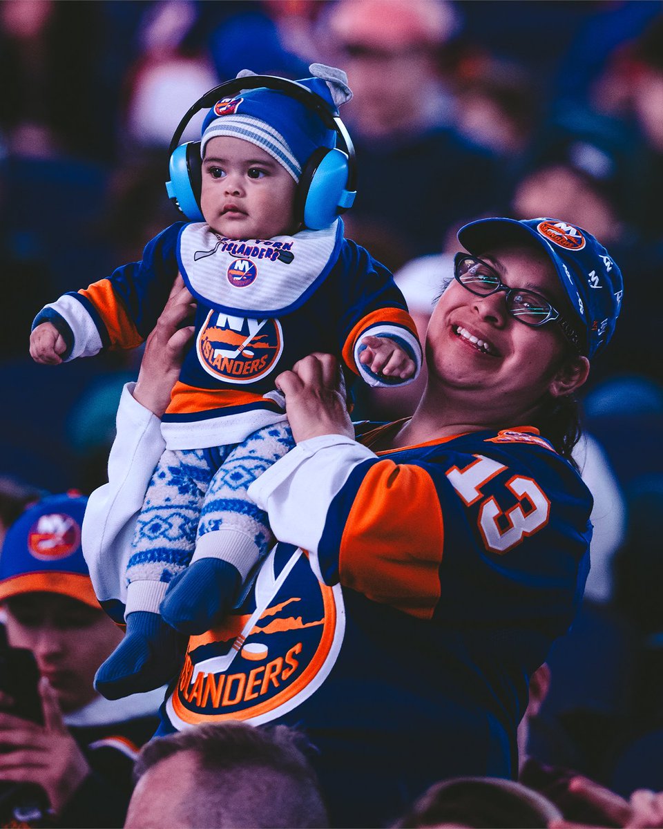 NYIslanders's tweet photo. Wishing a Happy Mother's Day to all the awesome moms out there in #IslesNation and beyond! 💙🧡 https://t.co/1nvGFJl6XI