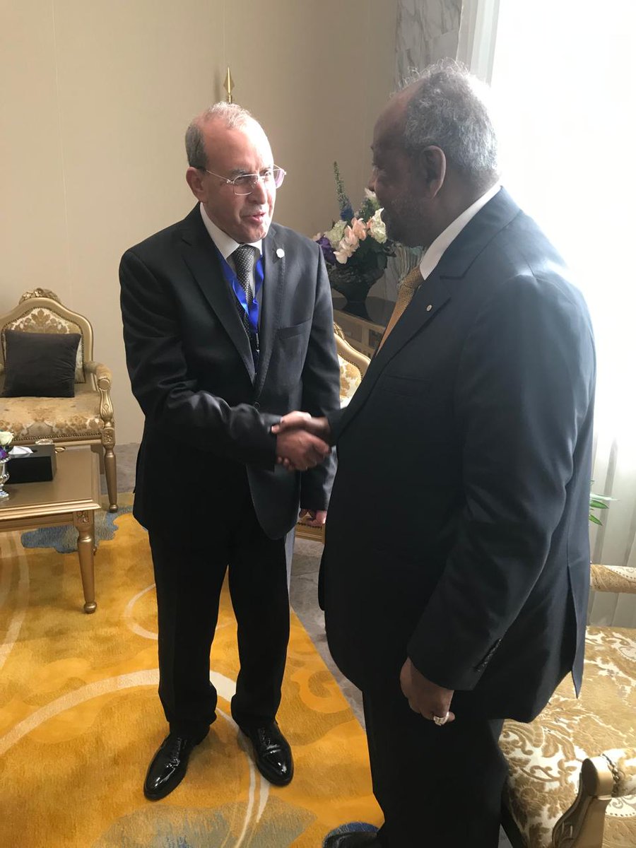 TheArabHash's tweet photo. جامعة الدول العربية تشارك في مراسم أداء اليمين الدستورية للرئيس إسماعيل عمر جيله بعد إعادة انتخابه رئيسًا لـجيبوتي لولاية رئاسية جديدة. https://t.co/yY9gjxB1tz
