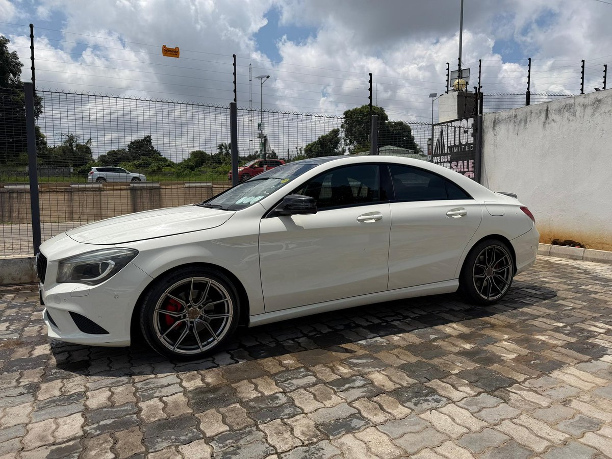 ChipokaJeff's tweet photo. Model CLA 2016
AMG body kit / facelift 
Then it has some modifications inside
K265,000 https://t.co/fJ4u6RfIpZ