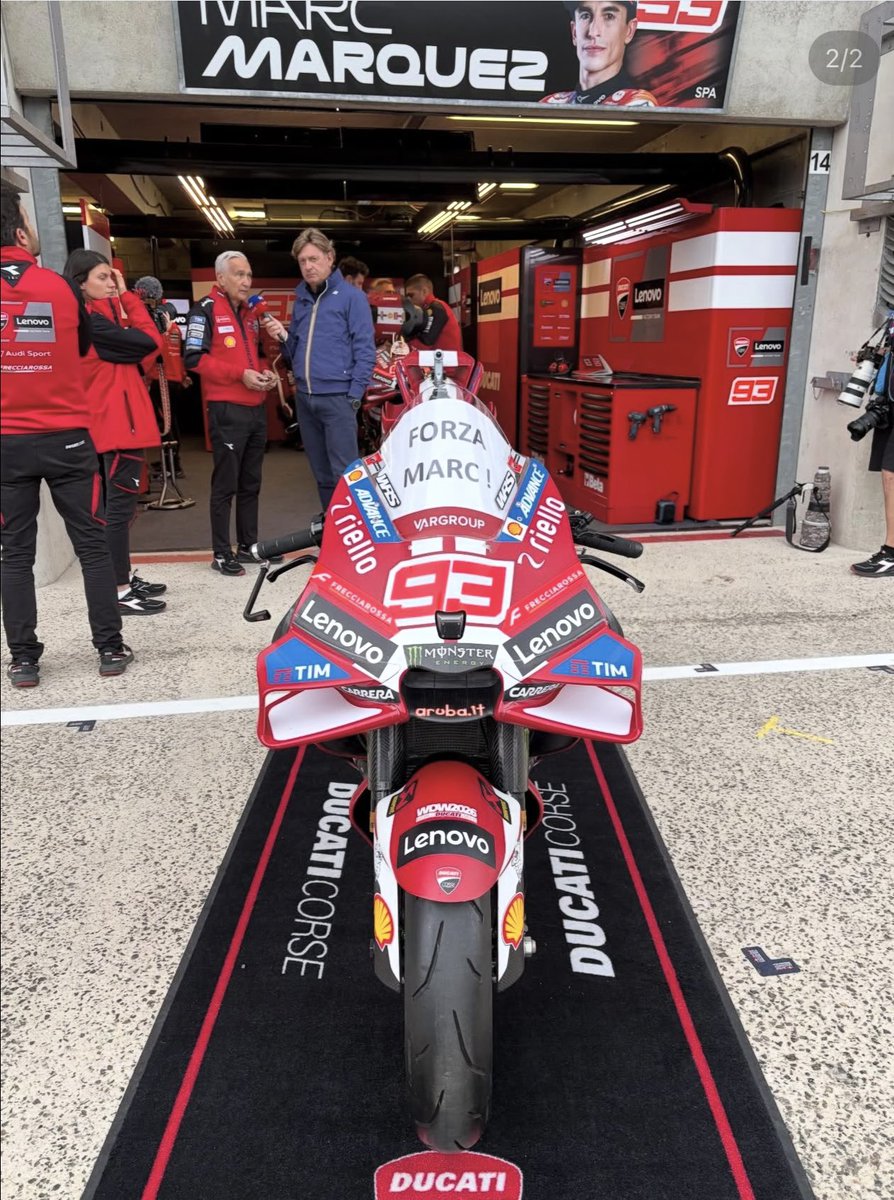JaureguiAinara's tweet photo. Get well soon!!!
@marcmarquez93 

#FrenchGP 🇫🇷
#ForzaDucati #DucatiLenovoTeam https://t.co/VP79W8FCa7