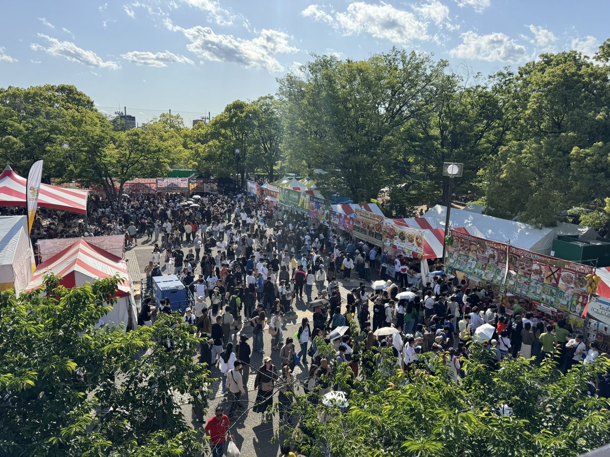 bgrkw245's tweet photo. 初タイフェス。予想を遥かに超える人が集まっており、こんなにも色んな形でタイが好きな日本人がいる事に感動。
会社の言いなりでタイに住んでいる私、何だか申し訳ない気持ちでいっぱいです…

#タイフェス東京2026 #タイフェス #thaifestivaltokyo2026 #タイフェス東京 https://t.co/95WAQ0omrx