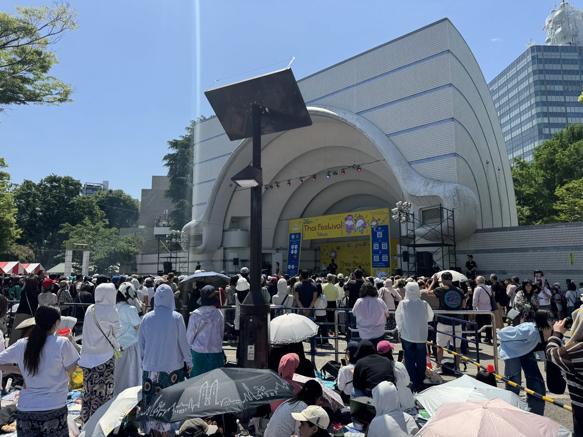 bgrkw245's tweet photo. 初タイフェス。予想を遥かに超える人が集まっており、こんなにも色んな形でタイが好きな日本人がいる事に感動。
会社の言いなりでタイに住んでいる私、何だか申し訳ない気持ちでいっぱいです…

#タイフェス東京2026 #タイフェス #thaifestivaltokyo2026 #タイフェス東京 https://t.co/95WAQ0omrx