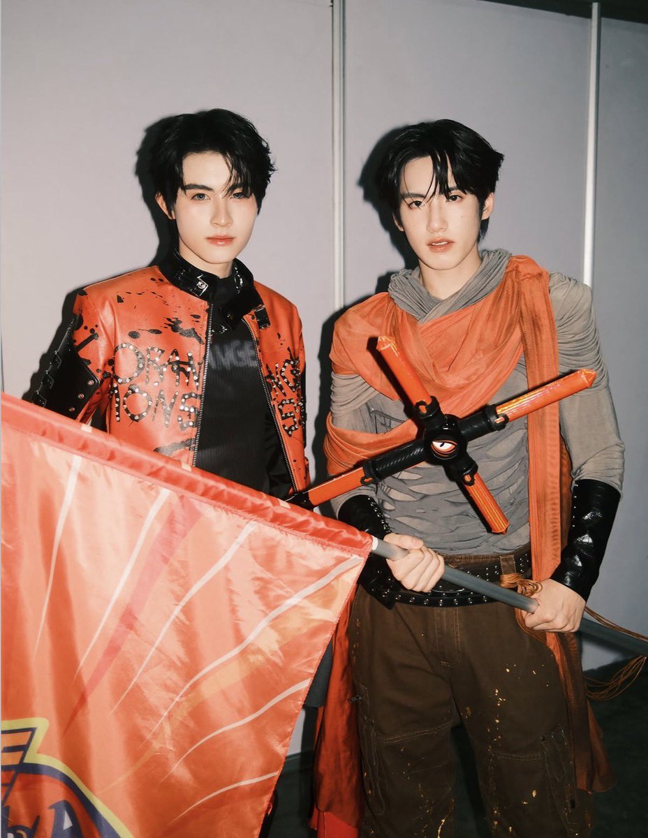 นางโคตรรักกันเลย พี่ลงคู่น้อง น้องลงคู่พี่ โลกนี้มีแต่สองเรา ไม่ลงรูปคู่ใครทั้งนั้น เริ่ด