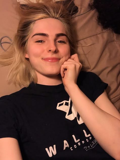 Ella Hollywood tweet media