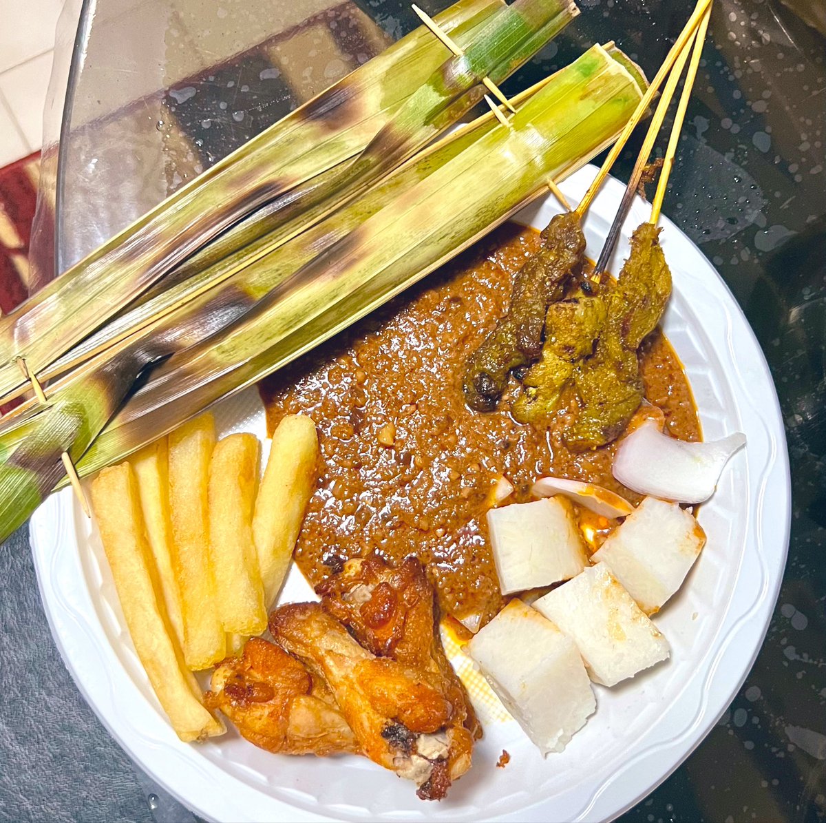 Makan lagi sebelum balik. 

Happy Mother’s Day mini celebration with family.  🫶🏽 Alhamdulilah. 🥰
And Alhamdulilah my sister went fitting baju kahwin earlier today. Very happy for her! 
May Allah swt bless us all with success, health, happiness, patience and strength. 🫶🏽
