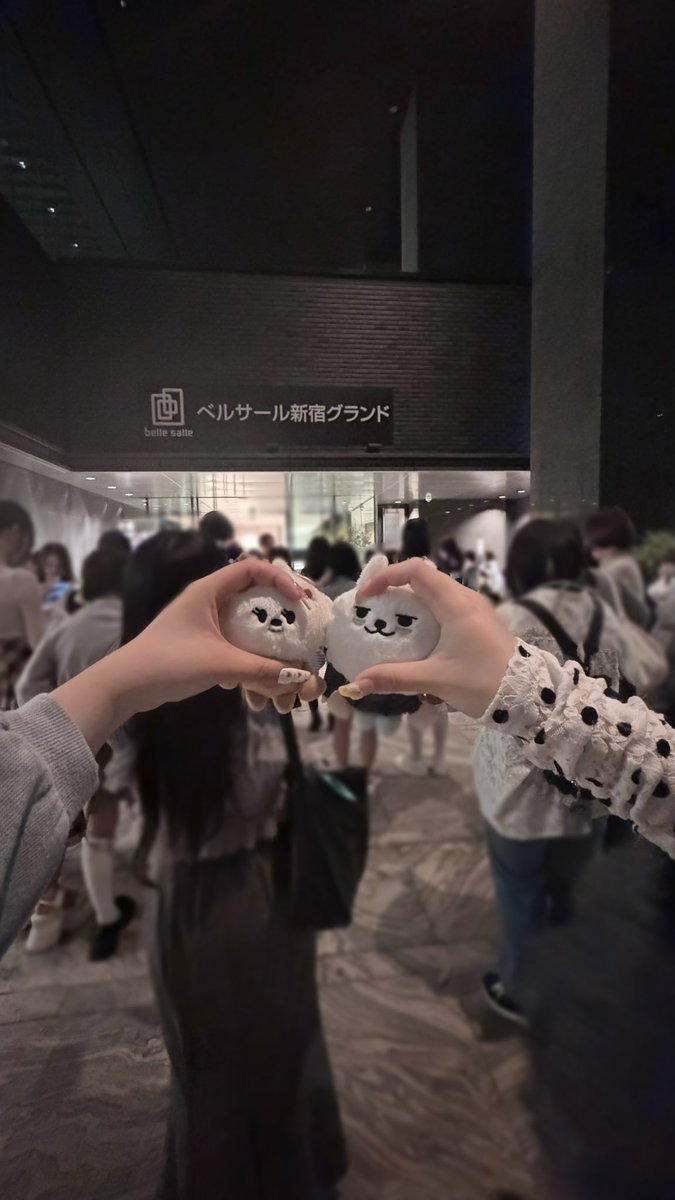 ℎ tweet media