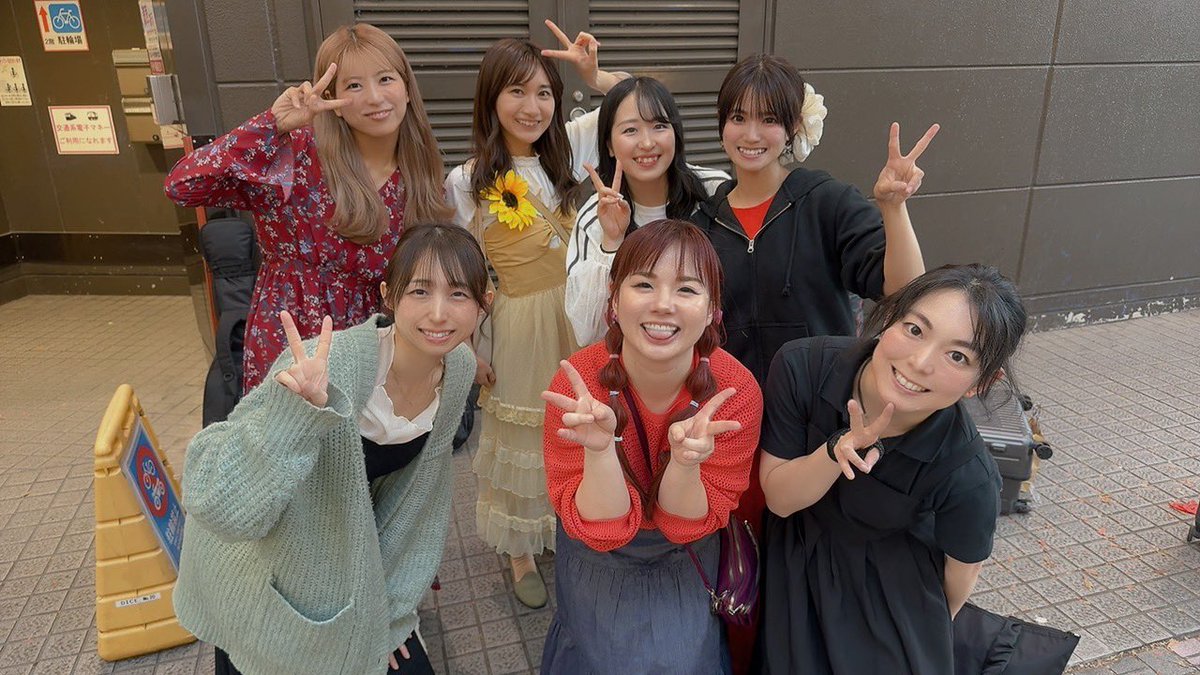 harerukana_okn8's tweet photo. #川崎銀座街バスカーライブ
ありがとうございました🌻
初出演ドキドキでしたが
出演者・スタッフの皆様
そしてお客様も暖かくて楽しかったな☺️

沢山の方にフライヤーや物販お持ち帰り頂いたり
数日振りの方から久々・お初の方までお会い出来て嬉しかった✨️
またここで演奏したい☺️今後も頑張るぞ！ https://t.co/rBdHvLqYz0