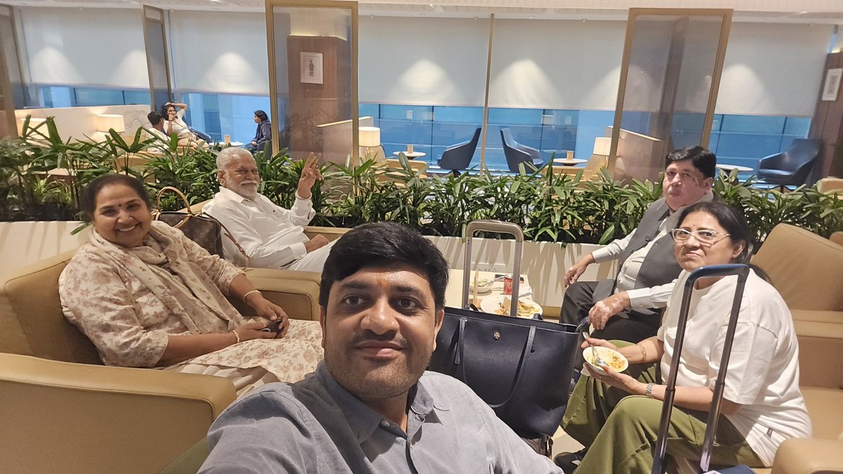 Dileep_Sanghani's tweet photo. इफको टोक्यो की बैठक में सम्मिलित होने हेतु नई दिल्ली से जापान के लिए प्रस्थान किया। https://t.co/c2xA09igvN