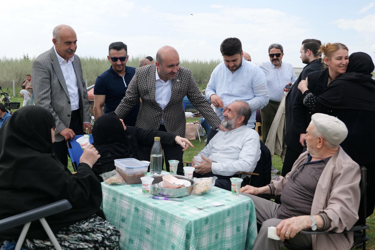 GurhanAlbayrak's tweet photo. Bu güzel pazar gününde; Eğriöz, Keskin ve Muttalip Mahallelerimizde düzenlenen yağmur ve şükür duası programlarında hemşehrilerimizle bir araya geldik.
 
Çiftçi kardeşlerimize bol mahsullü, bereket dolu bir sezon diliyorum. 😊 https://t.co/DlPMNVYv2A