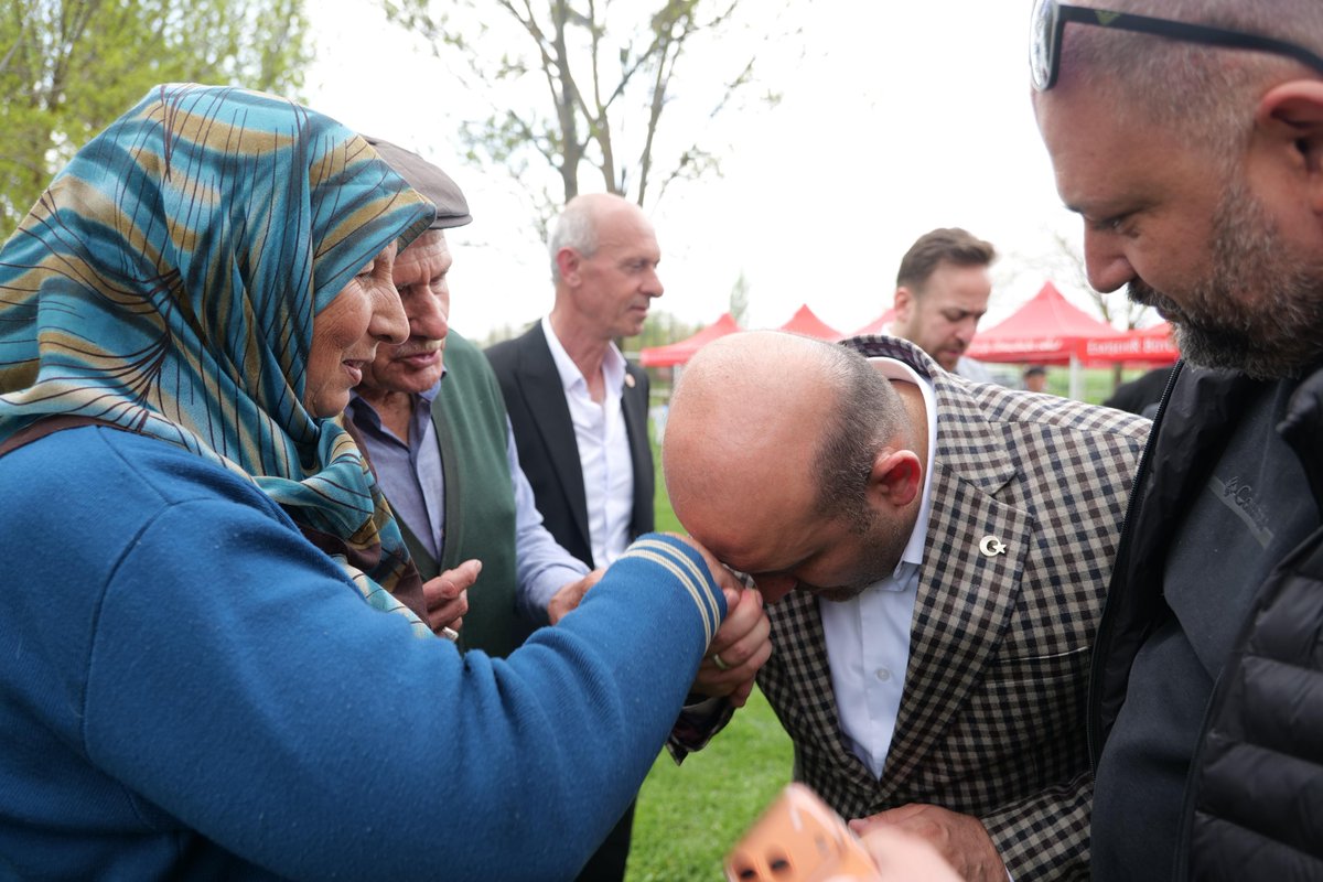 GurhanAlbayrak's tweet photo. Bu güzel pazar gününde; Eğriöz, Keskin ve Muttalip Mahallelerimizde düzenlenen yağmur ve şükür duası programlarında hemşehrilerimizle bir araya geldik.
 
Çiftçi kardeşlerimize bol mahsullü, bereket dolu bir sezon diliyorum. 😊 https://t.co/DlPMNVYv2A