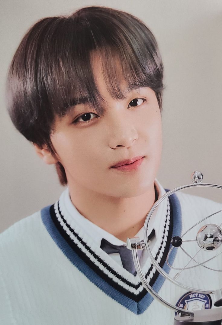 Mark Lee Shady Facts tweet media