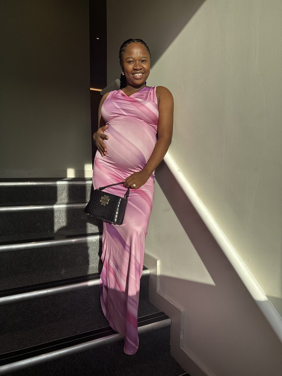 oluwafisayom's tweet photo. 7months pregnant here 😌 https://t.co/lKBnf8ZenQ
