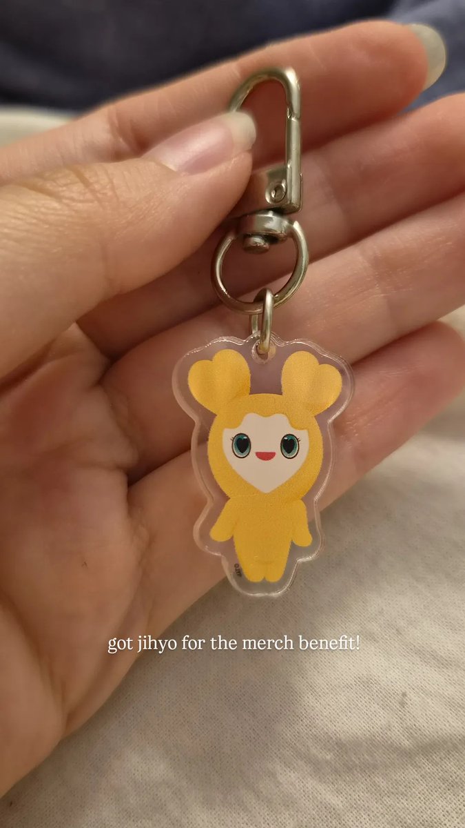 saiu-me a jihyo para o brinde dos 85€ mas tava com vergonha de ir perguntar à minha volta se alguém tinha a mina para trocar