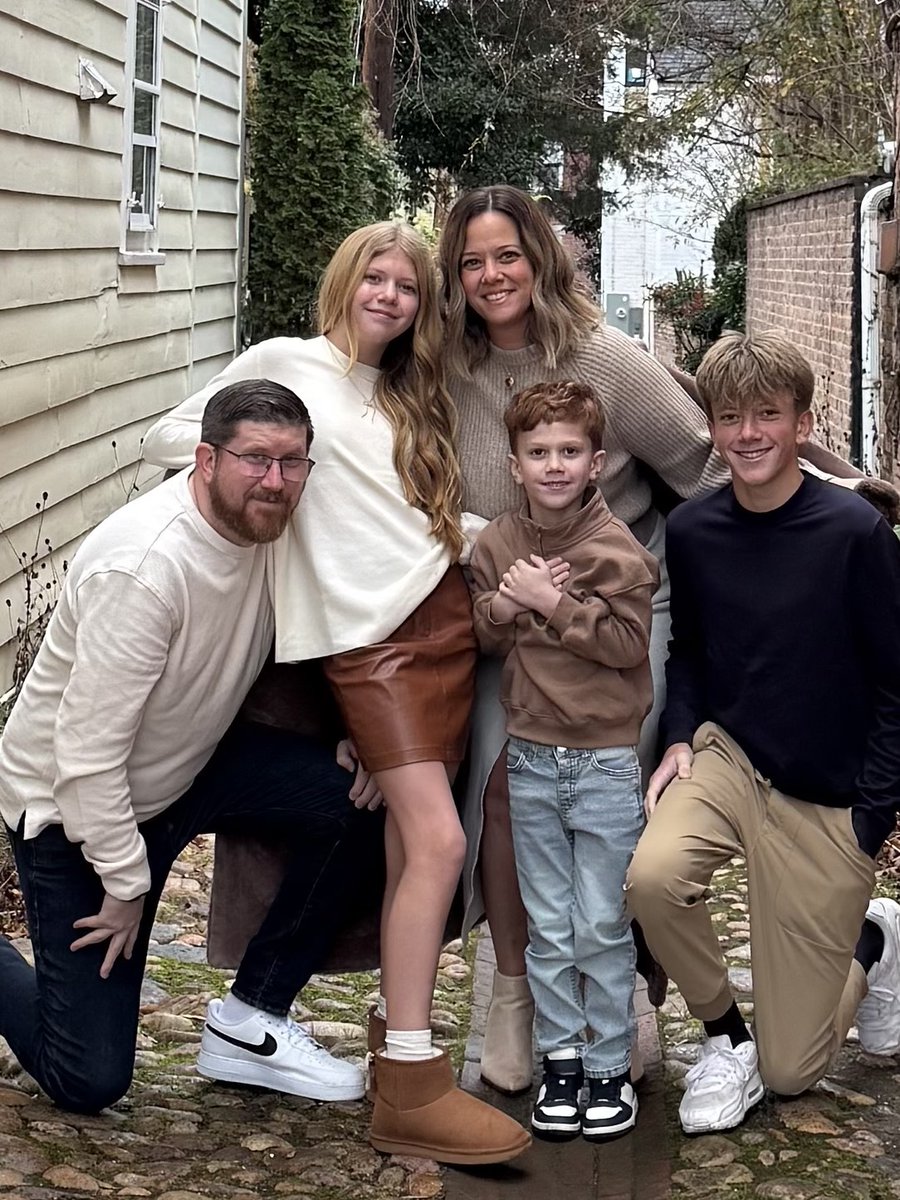 cribl_io's tweet photo. 💐 Today we celebrate the mothers, parents, and mother figures here at Cribl and beyond. They work so many jobs, have so many responsibilities, and still keep the world spinning. THANK YOU for all that you do; #HappyMothersDay. https://t.co/T8IC4iOFcw