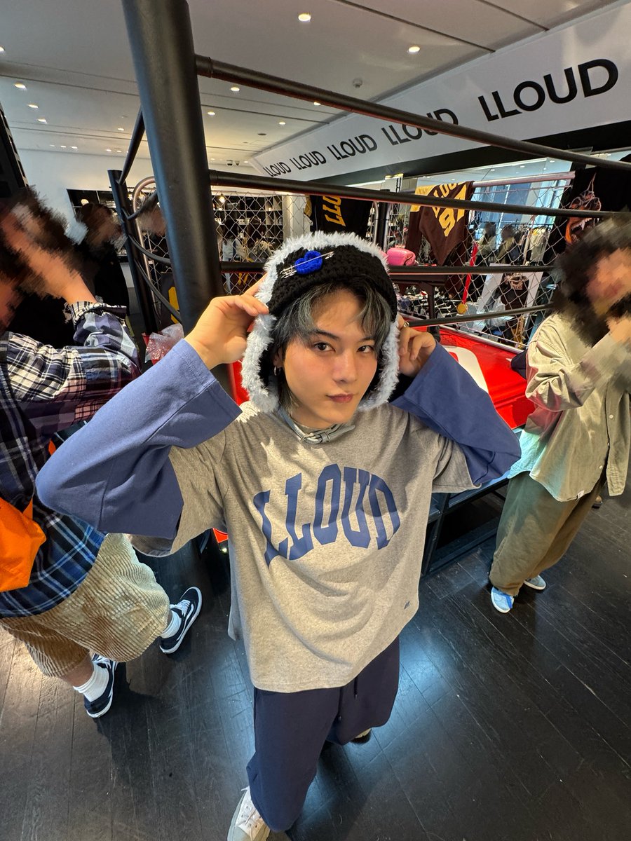 official_enjin's tweet photo. 《#Arik》

やっほー！えりく

ゴールデンウィークたのしんだ？？🎡🎪🛵

何のせよっかなーって
最近POPUP行った時の写真!📸🥊

動画作る予定はなかったんだけど
テンション上がって
写真とか動画撮ってもいいですか！って
試着するのおっけーもらえた！🥳
https://t.co/SCIa23XjQN

いちおう編んだ帽子も
3個ぐらいもってった😈

お店の人と喋ってたら
ぬいぐるみくれた！👻

#LLOUD #RESTIR
#BLACKPINK_LISA 
#編み物男子 
#ENJIN
#ENJIN_Arik