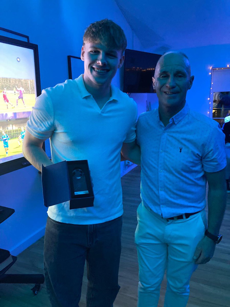 thebearsbbhfc's tweet photo. 🏆Award Winners 🏆

Supporters Player of the Year was won by @Youngy2211 

Congratulations Youngy! https://t.co/UGaA26caVm
