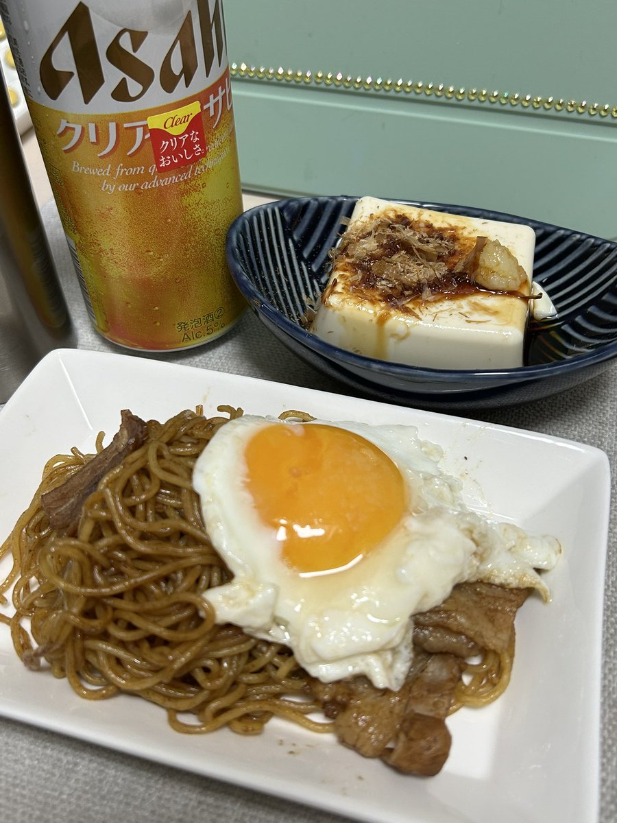 RMGVN_'s tweet photo. 猛烈に食べたくなるシリーズ
マルちゃんのソース焼きそば
〜目玉焼きを乗せて〜
ひたすらネジ抜いたり
どうにか羊を逃がしたり
単純な無料ゲーの虜
#晩酌
#クリアアサヒ
#sheepdash
#Screwsort https://t.co/AzZkdrpfDD