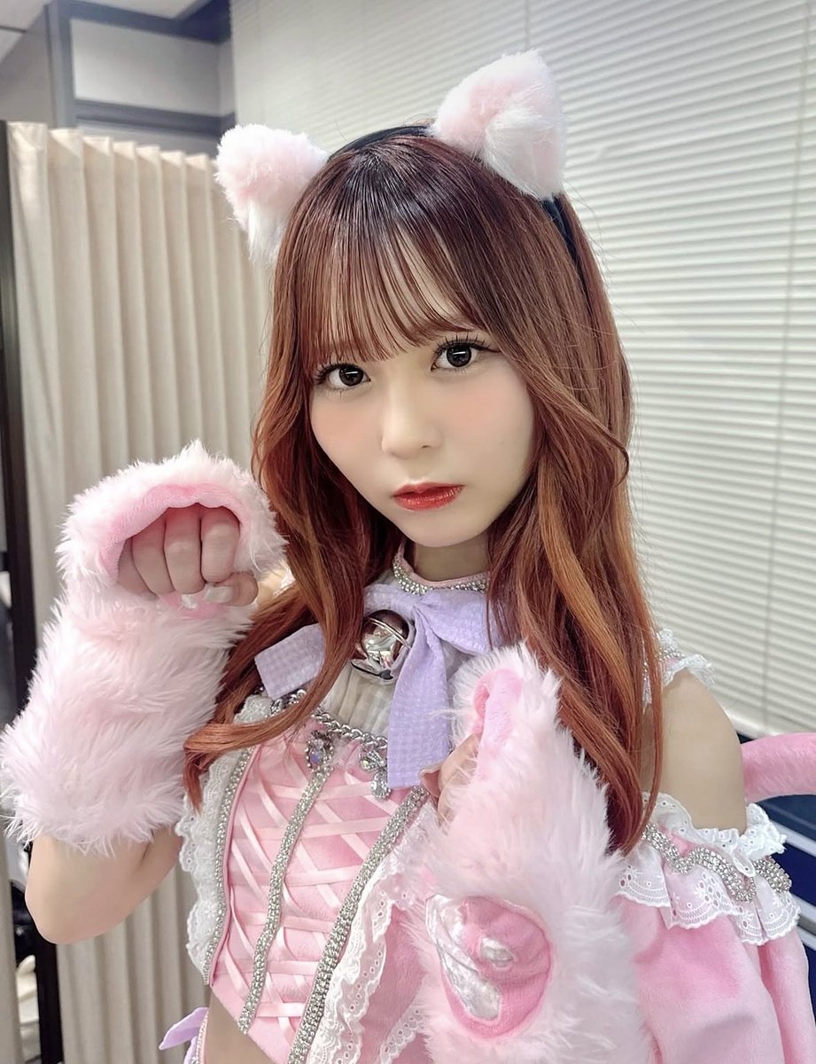 より💮 tweet media