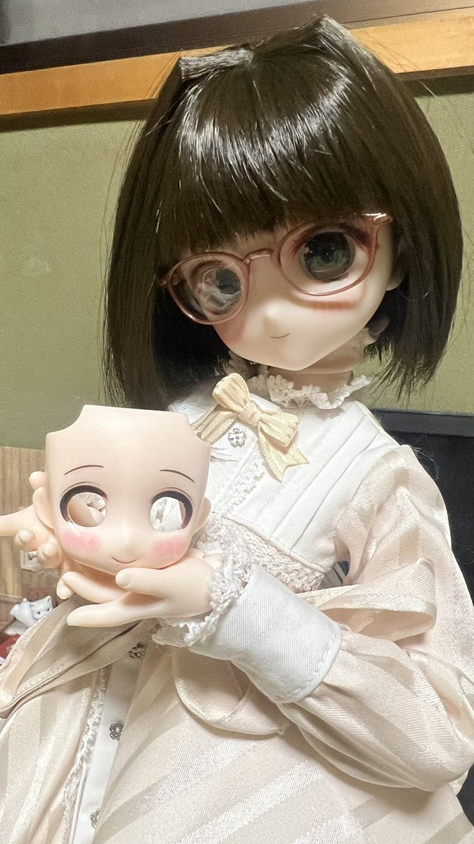 ねんどろいどどーるの新しいヘッドのデカールメイクが出来ました(-⊡ω