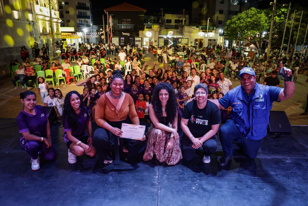 mincultura's tweet photo. ¡#CircuitosVivos llegó hoy a Riohacha y Santa Marta!

Con esta plataforma de circulación buscamos descentralizar la oferta cultural, activar los espacios públicos como escenarios de encuentro y conectar artistas de distintos territorios del país con nuevas comunidades y públicos. https://t.co/EWvxrlxJEy