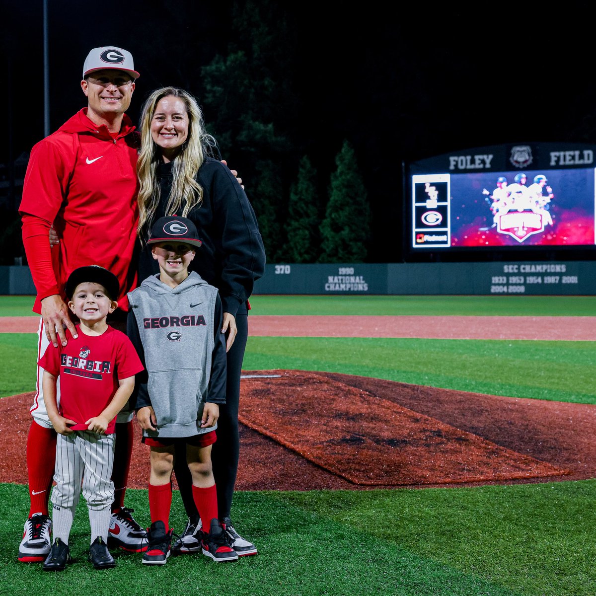 br41bennett's tweet photo. SEC CHAMPS 🐶 https://t.co/mB7VCLDPa2