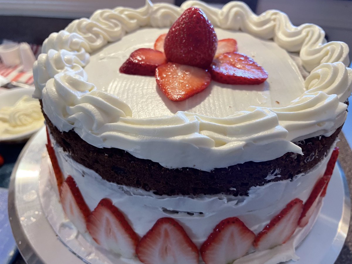 bari_chef's tweet photo. @GiorgiaMeloni Indeed! Celebrating 47 years and Patricia still puts up with me. It’s her birthday and Mother's Day! As a retired chef, I had to bake this strawberry cake. Happy Mother’s Day to all! Shhh... it’s a surprise.
#ChefBari #MothersDay #HappyBirthday #Anniversary #Baking #Surprise https://t.co/NNjajZGuNE