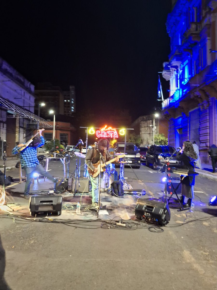 EdQuintana's tweet photo. La Chispa, bastión cultural y uno de los símbolos de la resistencia contra el oscurantismo en Asunción. 

Hoy funciona en Garibaldi entre Palma y Presidente Franco. 

#lachispa https://t.co/aurJxpgMRQ