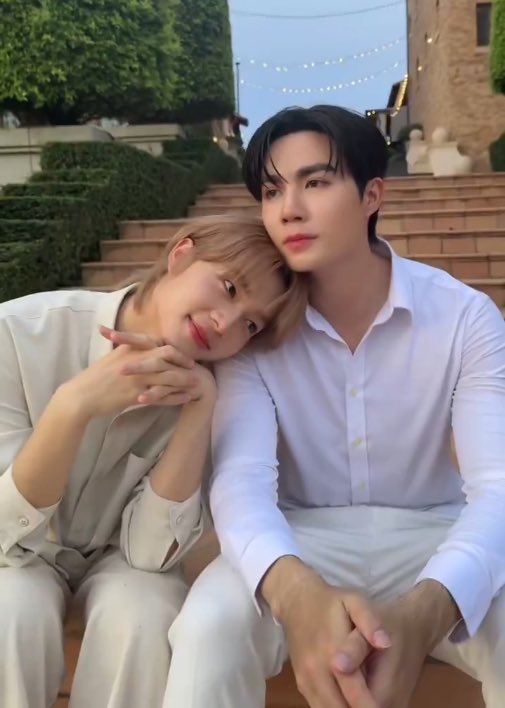 ทำไมลูกชั้นอยู่กับผชหน้าหล่อคนนี้แล้วคอพับตัวเอียงทุกทีเลยคะเนี่ย