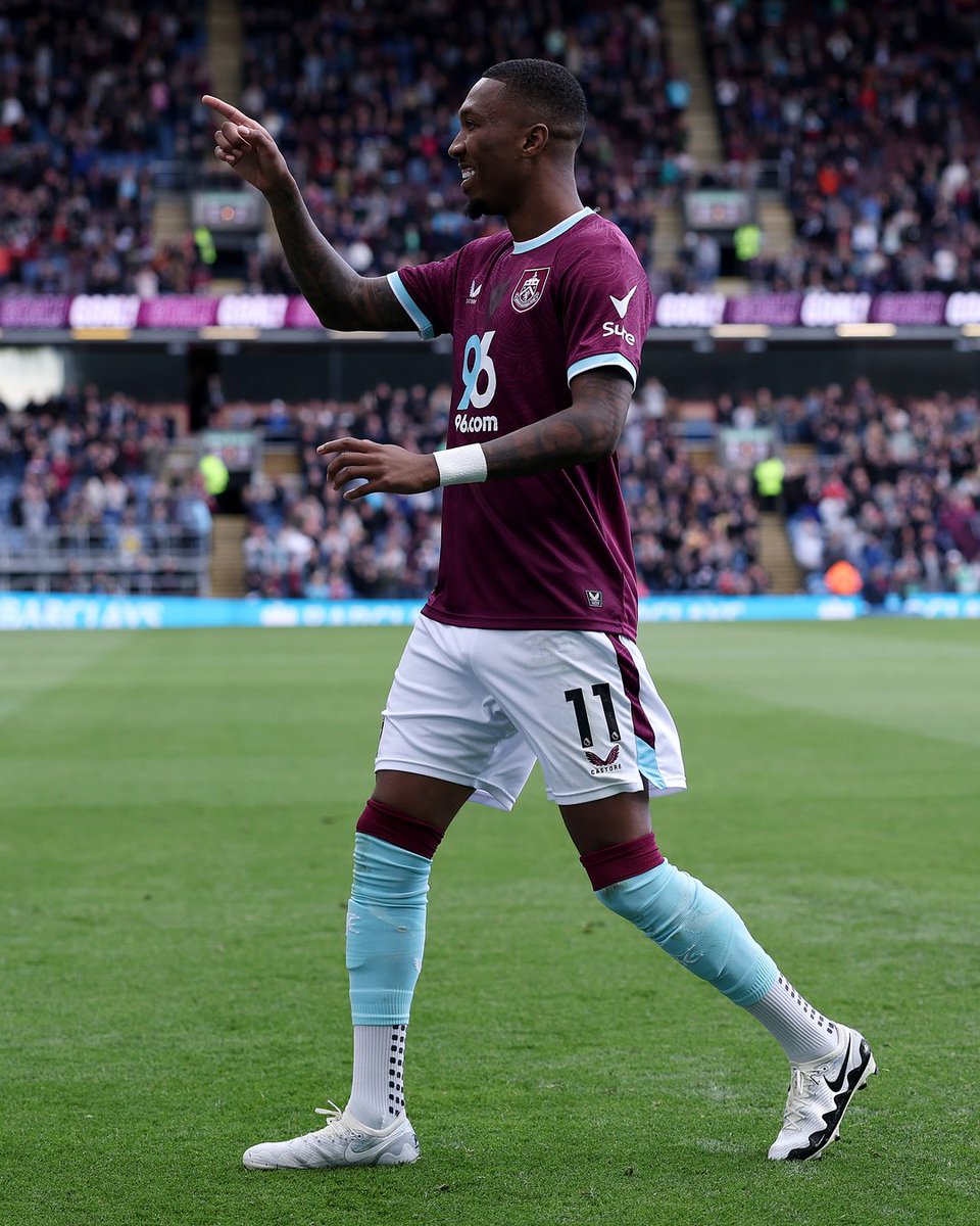 Premier League tweet media
