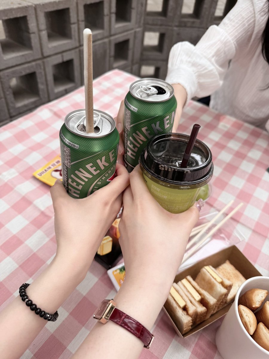 그냥 tweet media