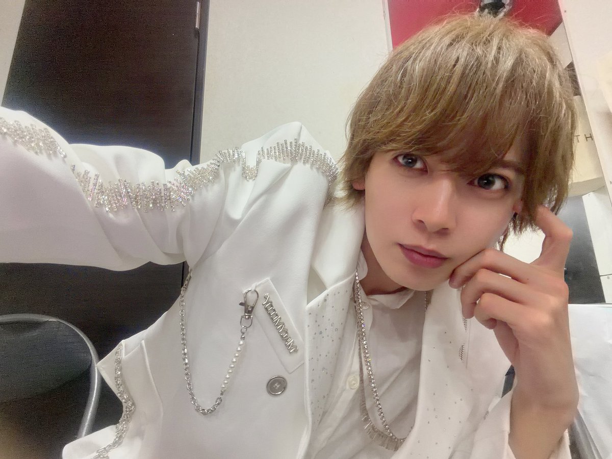 OkudaMasaKing's tweet photo. 「RUSH300-THE FINAL-」ありがとうございました。

人生の中で間違いなく輝いていた瞬間がRUSH300のMASAKIとして過ごした時間でした。
RUSH300が、応援してくれた全ての方にとって素晴らしい思い出として心に残り続けてくれたら嬉しいです。

応援してくれて、本当にありがとう💐 https://t.co/DUpWL3oIja