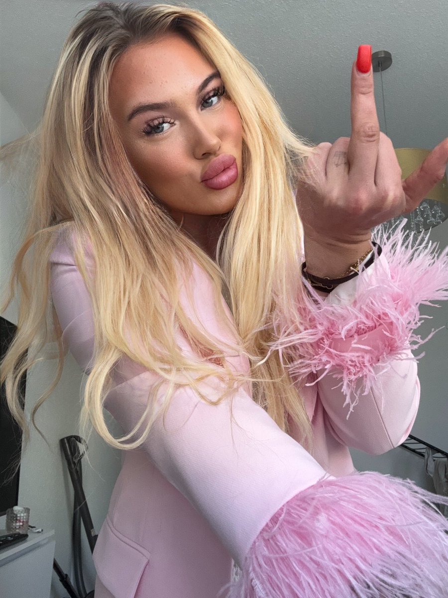 Mia Bratzz tweet media