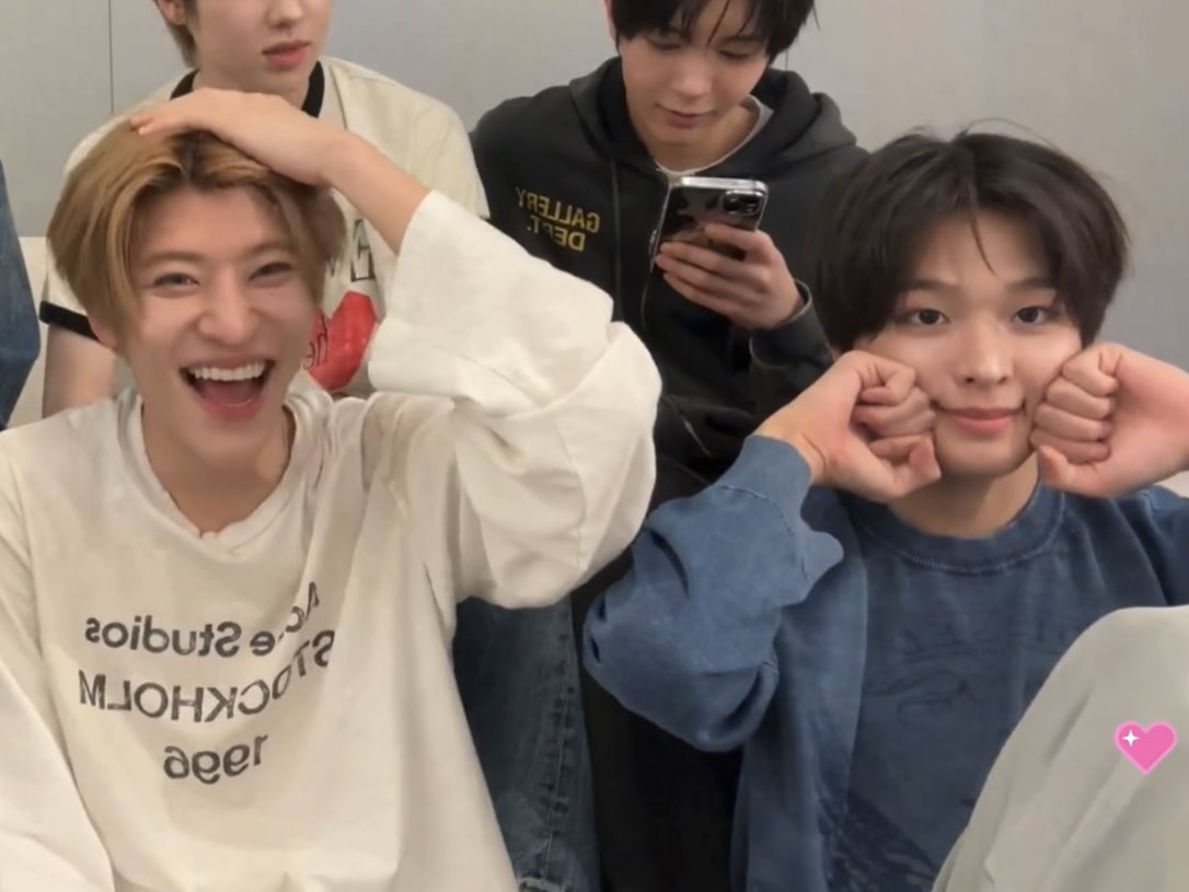 코이 tweet media