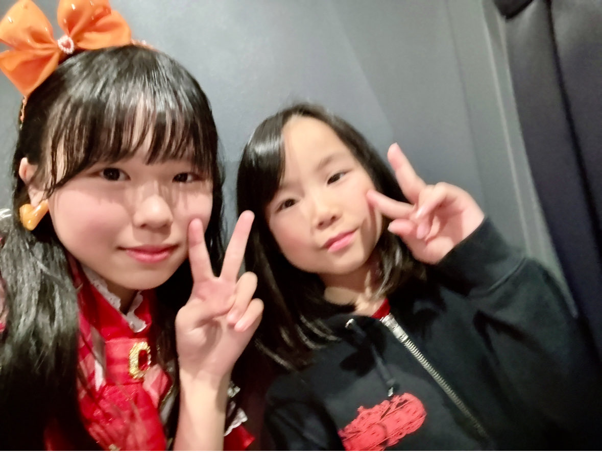 SCKGIRLS2's tweet photo. 【みかん】
ぶっとび大演芸会vol.21
ありがとうございました！

今日は新体制での初LIVE🎤
まおちゃんメンバー昇格おめでとー🫶
緊張したけど、みんなのおかげで楽しかったです！
ここからの新体制もたのしみにしててください👊🏻

そしてみゅうちゃんとなぎさの生誕祭🎂
2人ともおめでとー！ https://t.co/L0p9QfyjgJ
