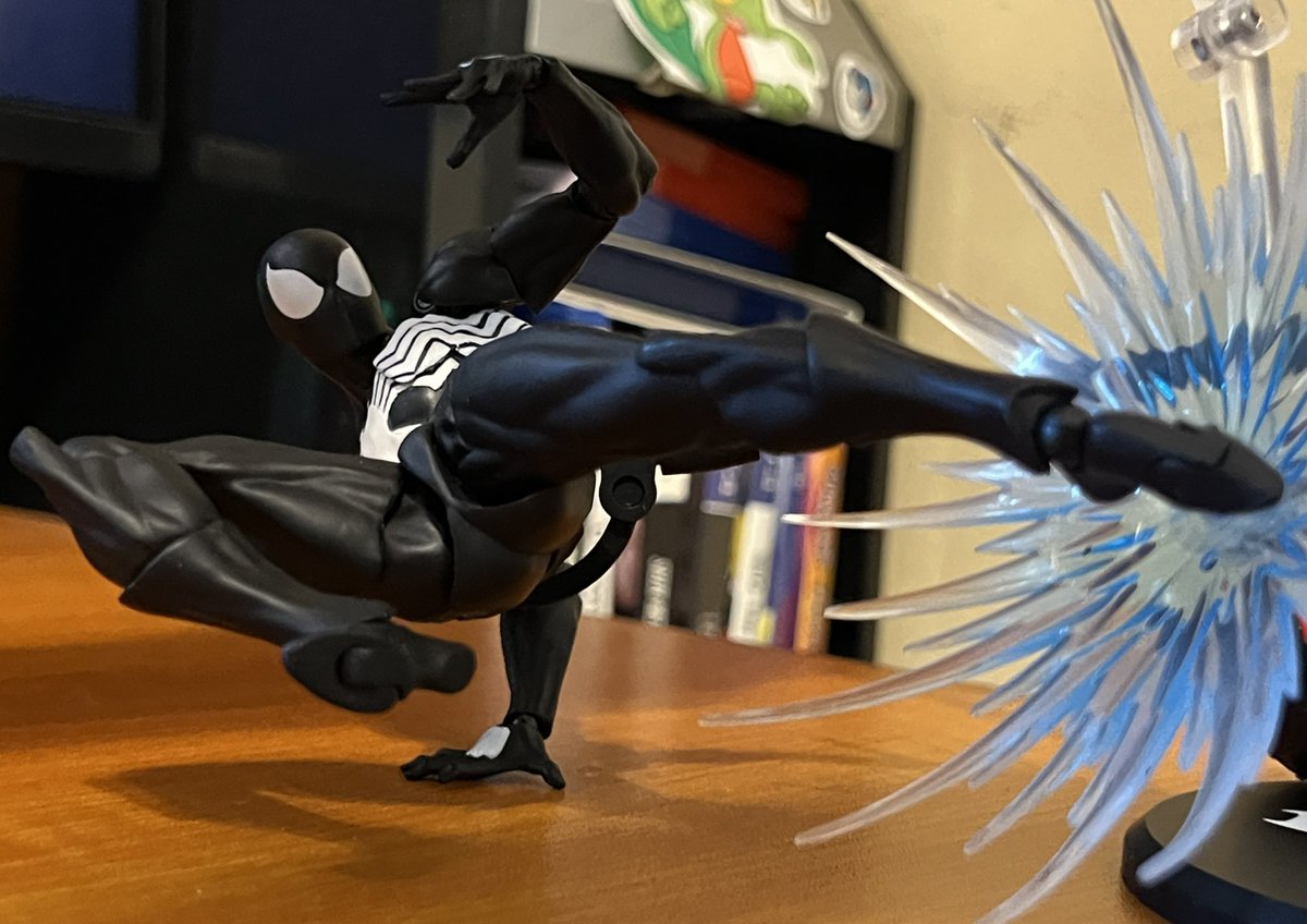 Claire_JFY's tweet photo. more mess toys black suit poses!

i loved how all of these came out this figure is beautiful https://t.co/fn6h9DnHWF