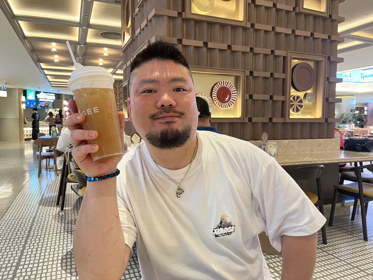 Enzoo1212's tweet photo. 気になってたCHAGEEがあ���たから買ってみた！ https://t.co/hktJK9RQtD