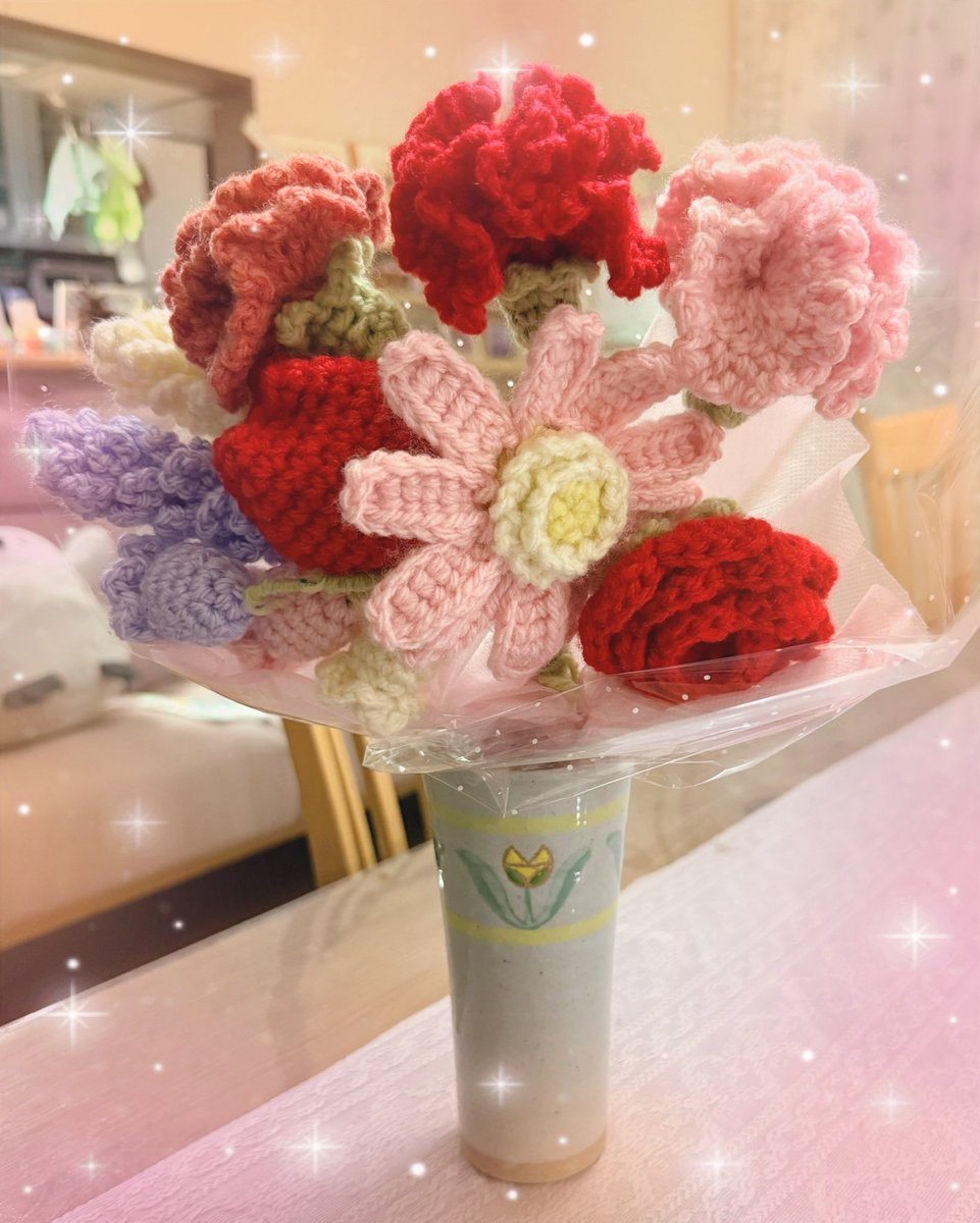 編み物にはまっている娘から
編み物のカーネーションとかの花束をもらったんだよー🩷
ありがとー😊