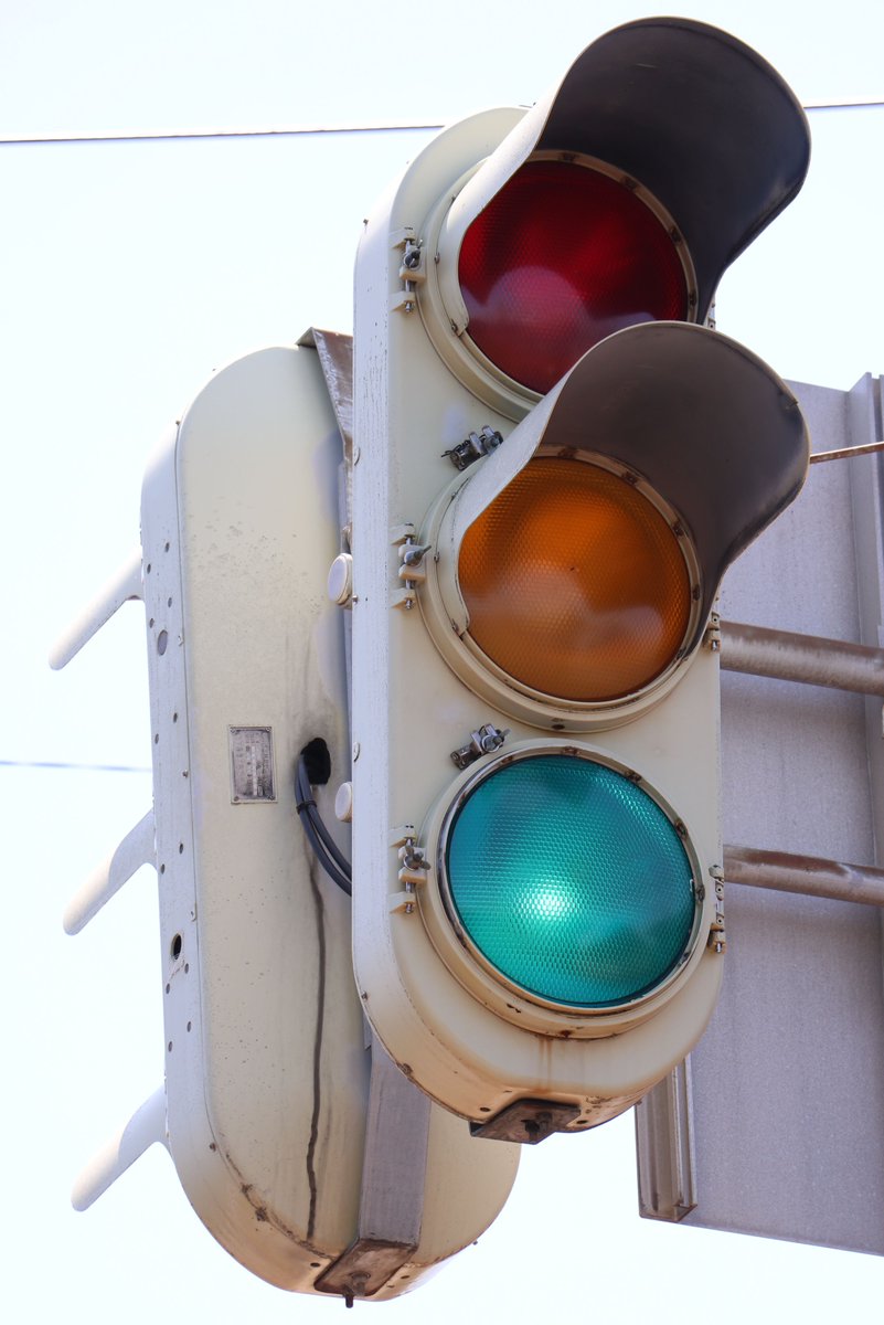 本日の撮り信 庇が消えています 取付用のネジが無いので人為的に外した