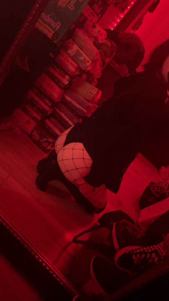 s1kgoth's tweet photo. I love these fishnets 😅 #fishnets #emo #goth #sexy #nsfwtwtًً #eighteen https://t.co/I33xrbUwgR