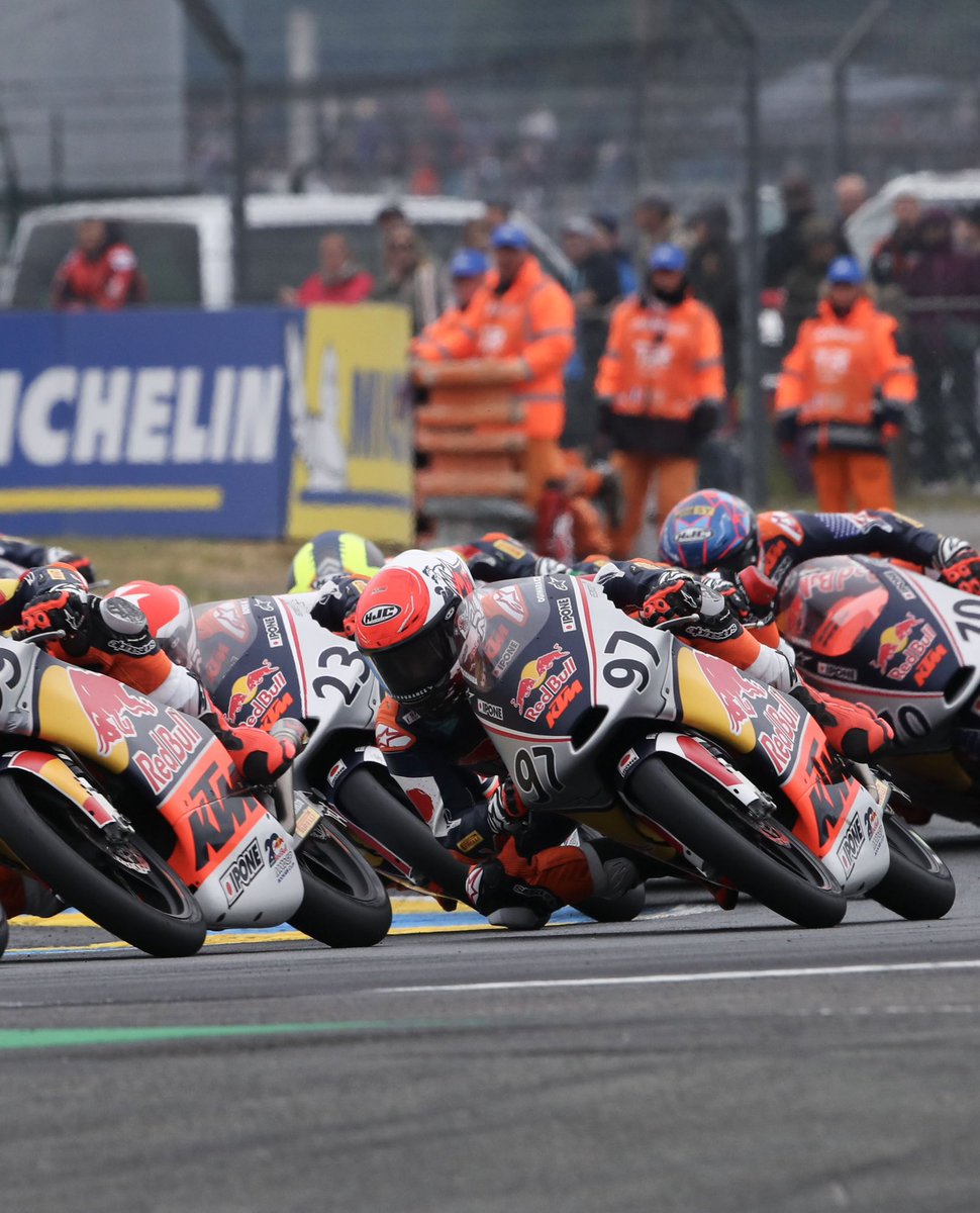 RedBull MotoGP Rookies Cup in France🇫🇷

RACE 1- P2🥈
RACE 2- P5

初表彰台を獲得出来ました！✌️
まだまだここからです😤😤

次はJr GPの開幕戦です😈

#RedBullRookiesCup