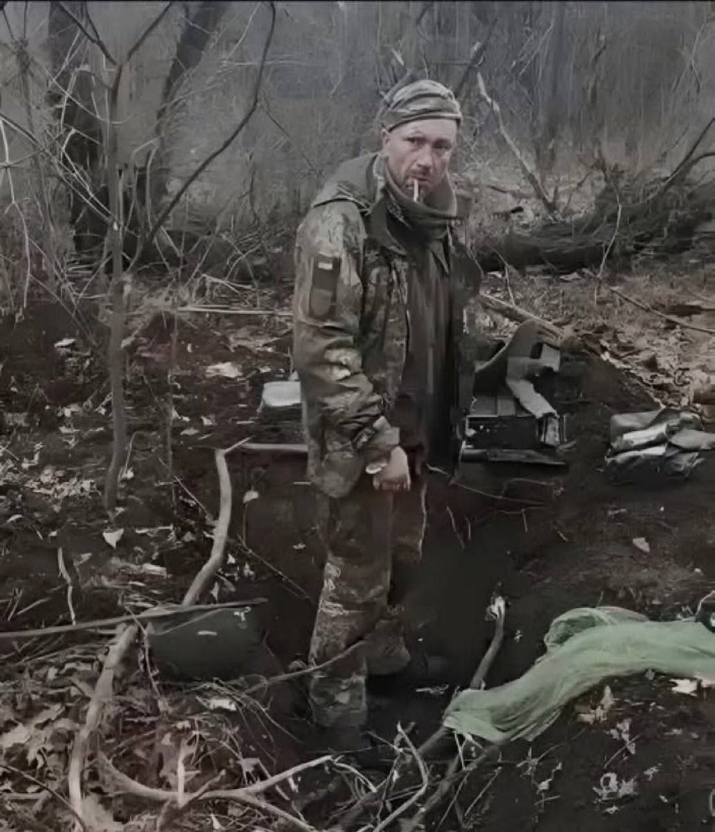 🇺🇦🇷🇺

Il aurait eu 46 ans aujourd’hui

Prisonnier, il a été exécuté par les troupes russes après avoir lancé, debout, un dernier « gloire à l’Ukraine »

Il s’appelait Alexander Matsievsky