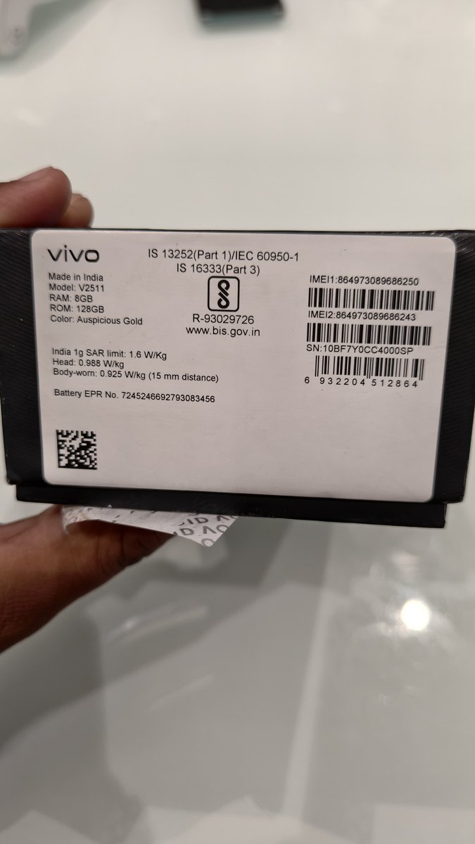 somilrai515's tweet photo. @Flipkart @Vivo_India @ConsumerAffairsIndia @TRAI  
Ordered brand new Vivo V60 from Flipkart, got a DEMO unit instead! Complained on 6th May, still nothing!  
Order ID: [OD437466862509101100]  
#FlipkartScam #ConsumerRightsIndia Is this your “customer service”?please investigate! https://t.co/Pu9wlw5bXD
