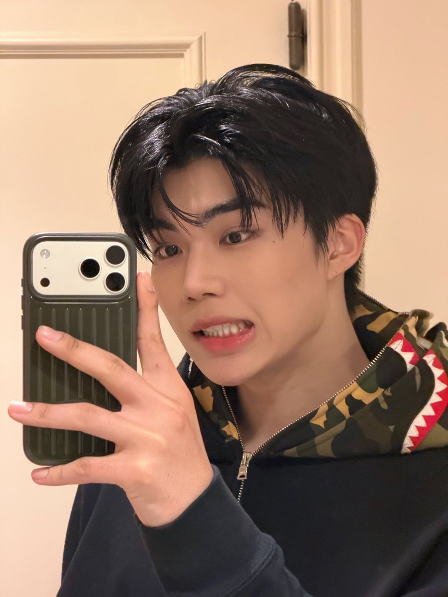 💌 tweet media
